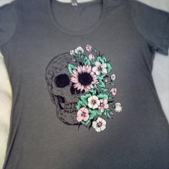 Grey sleep gown with skull/flowers, size: XL, brand: Instant Message - Picture 2 of 2